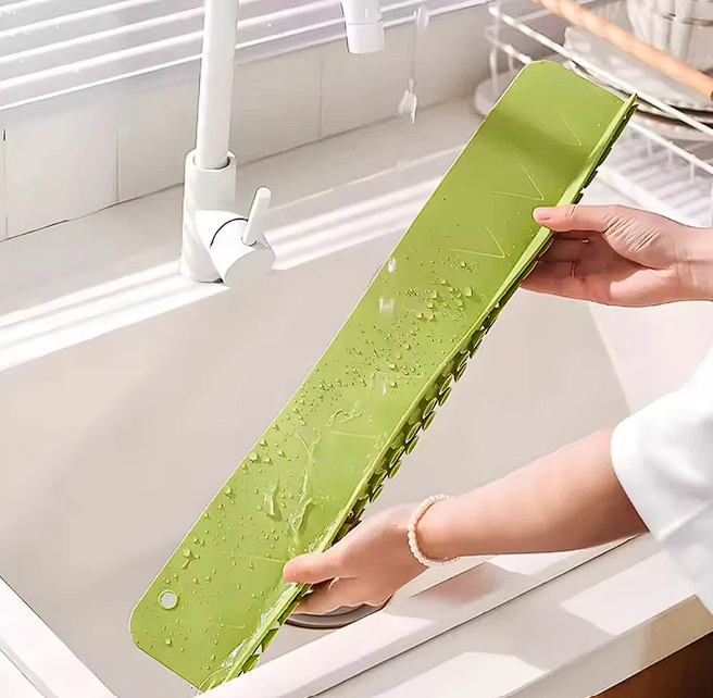Splash Guard for Kitchen Sink & Countertop  (BUY 1 GET 1 FREE)